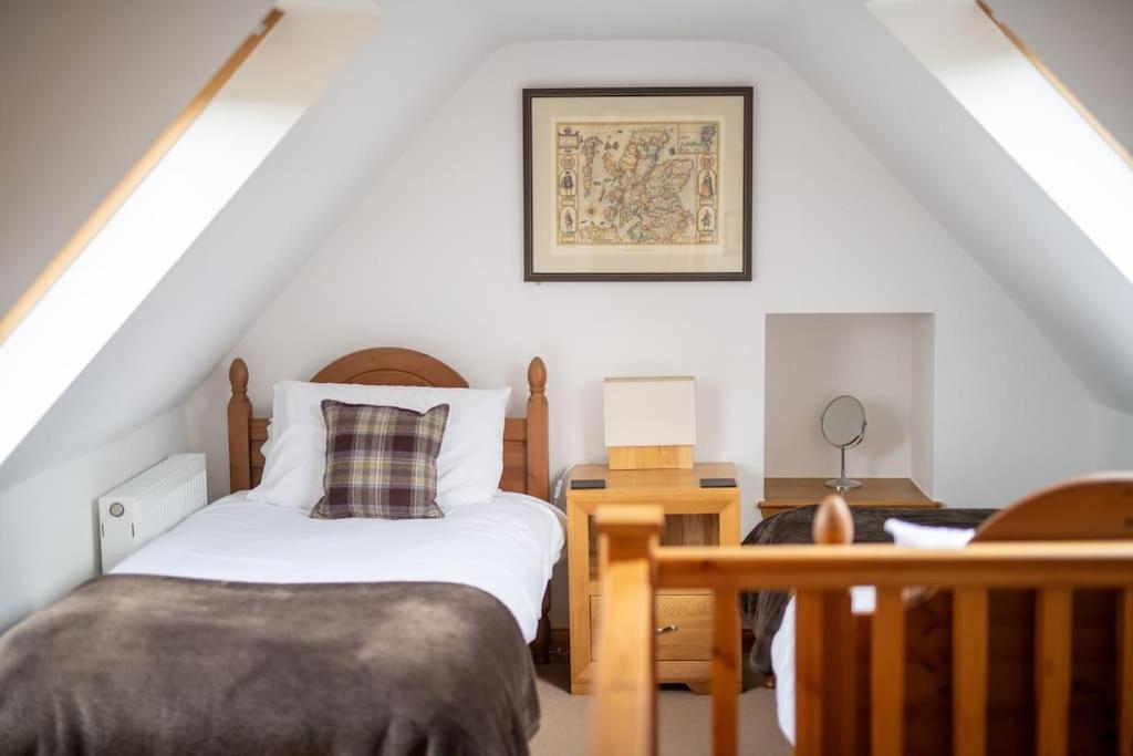 Cosy & Rustic Retreat - Woodland Cottage. Nairn Luaran gambar